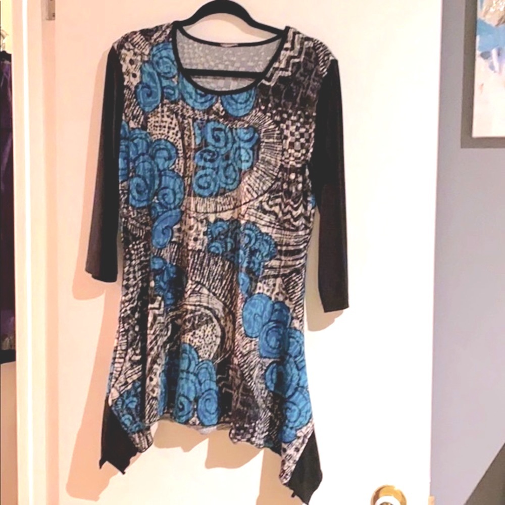Black, White & Blue Top !!!